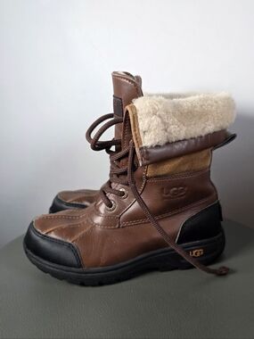 UGG Kids Winter Boots Brown Leather Shearling Lined Lace Up Waterproof Snow Boot